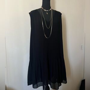 H&M black sleeveless and pleated short dress.